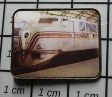 510c Pin's Pins / Beau Et Rare / TRANSPORTS / LOCOMOTIVE A IDENTIFIER PHOTO COULEUR - Transports