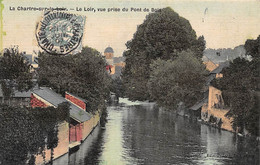 LA Chartre Sur Le Loir    72       .. Vue Prise Du Pont De Bois Couleur Toilée ( Voir Scan ) - Autres & Non Classés
