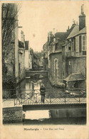 Montargis * Une Rue Sur L'eau * Pont Passerelle - Montargis