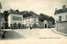 Vaux Le Pénil * La Place Du 14 Juillet * Au Repos De La Montagne Maison BON - Vaux Le Vicomte