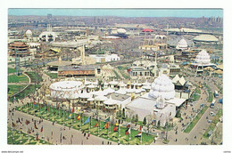 NEW  YORK:  AT  THE  WORLD'S  FAIR  -  FP - Ferias