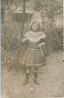 CPA PHOTO Fillette Nommée Georgette De Behague Avec Jouet Diabolo - Genealogy