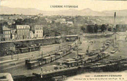 Clermont Ferrand * Intérieur De La Gare Et La Chaîne Des Puys * Train Wagons * Ligne Chemin De Fer - Clermont Ferrand