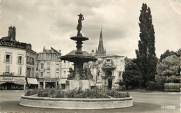 EPERNAY PLACE HUGUES PLOMB LA FONTAINE - Epernay