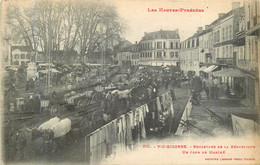 VIC BIGORRE Boulevard De La République Un Jour De Marché - Tournay