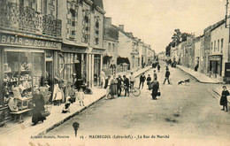 Machecoul * La Rue Du Marché * Bazar Du Bon Marché * Boucherie * Villageois - Machecoul