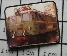 813c Pin's Pins / Beau Et Rare / TRANSPORTS / LOCOMOTIVE A IDENTIFIER PHOTO COULEUR - Transports