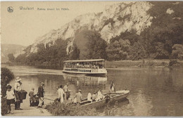 Waulsort.   -  Bateau Devant Les Hôtels. - Hastière