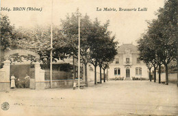 Bron * La Place De La Mairie * La Brasserie LULLI - Bron