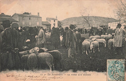 CPA En Auvergne - La Foire Aux Bughes - Marché - Moutons - - Markets