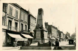 Livarot * Place Et Le Monument Aux Morts * Café De L'union - Livarot