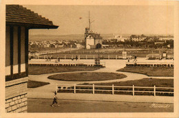 Ouistreham * Riva Bella * Les Jardins Du Casino Kursaal Et Le Sémaphore - Riva Bella