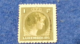 LÜKSEMBURG-1926-39-  1 F.. - CHARLOTTE DAMGALI - 1926-39 Charlotte Rechterzijde