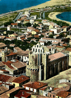 Les Saintes Maries De La Mer * Vue Générale Aérienne Sur La Commune Et église Des Saintes - Saintes Maries De La Mer