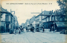 Levallois Perret * Rue Et Entrée Du Pays Par La Porte D'asnières * Restaurant * Attelage - Levallois Perret