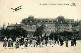 Issy Les Moulineaux * La Place De L'hôtel De Ville * Villageois * Avion Aviation - Issy Les Moulineaux