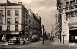 Issy Les Moulineaux * La Rue Ernest Renan * Banque Société Générale , Banco Bank * Automobile Voiture Ancienne - Issy Les Moulineaux