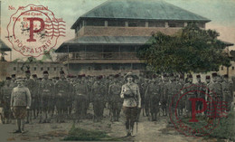 AFRICA. GHANA - KUMASI. THE BATTALION IN FRONT OF THE FORT. - Ghana - Gold Coast