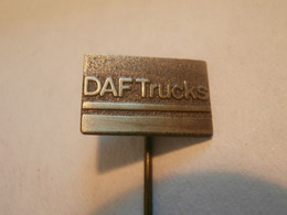 DAF Trucks , Alte Anstecknadel , Pin , Badge , Abzeichen , LKW , Truck !!! - Camions