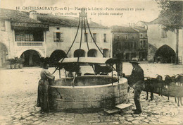 Castelsagrat * La Place De La Liberté * Le Puits Construit En Pierre * Villageois - Sonstige & Ohne Zuordnung