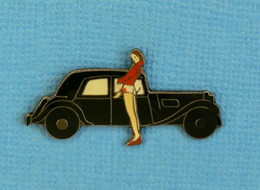 1 PIN'S //  ** PIN-UP / TRACTION AVANT CITROËN ** . (© Qualité Collectors Série Limitée) - Pin-ups