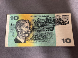 (1 N 3) Australia - $ 10.00 (older Henry Lawson) Banknote (MLA 315406) - 1966-72 Reserve Bank Of Australia