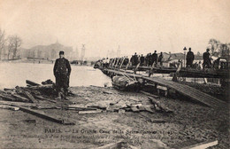 Paris Crue 1910 Installation D'un Pont Sur Chevalets Esplanade Invalides Par Les Sapeurs Du 2°génie D'Angers - Inondations