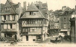 Morlaix * Place Des Halles , Les Vieilles Maisons * Marché - Morlaix