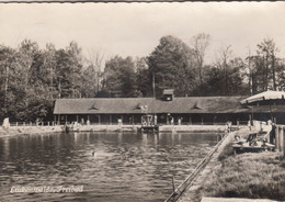 C1476) LUCKENWALDE - FREIBAD Mit Haus U. Liege Mit Personen Rechts Im Bild - Luckenwalde