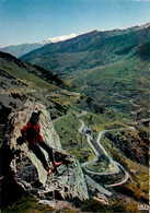 Les Lacets De La Route De Mont Louis à Prades * Pyrénées Orientales - Autres & Non Classés