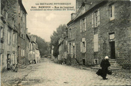 Pontivy * La Rue De Lourmel * Conduisant Au Vieux Château Des Rohan - Pontivy