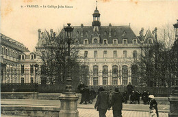 Vannes * Vue Sur Le Collège Jules Simon * école - Vannes