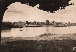 Vétheuil - Lavacourt Vu De La Promenade Des Tilleuls - Péniche - Batellerie - Vetheuil