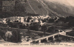 Saint étienne De Tinée - Vue Générale Et La Passerelle - Le Pont - Saint-Etienne-de-Tinée