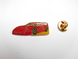 Superbe Pin's  , Auto Ferrari F40 , époxy - Ferrari