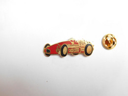 Superbe Pin's En EGF , Auto Ferrari , Doré , F1 ?? - Ferrari