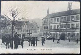 CPA  NEUSTADT HOTEL DE VILLE ANIMEE HOMME FEMMES - Neustadt Am Rübenberge