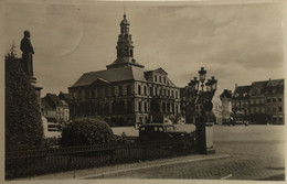 Maastricht // Stadhuis Met Standbeeld Minckelers 194? - Maastricht