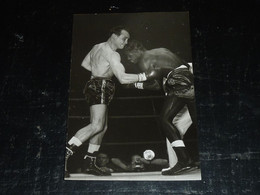 BOXEUR; LENOIR BASSET BAT AUGUSTE CAULET PAR ABANDON - PARIS LE 23-2-1953 - PHOTO " L'EQUIPE " (DOC-F(2)) - Boxe