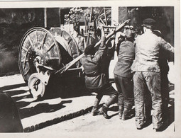 Déroulage D'un Cable Ouvriers Téléphone Touret Photo 11,5x8,5  Au Dos A.Lemonnier 18, Rue Du Square Carpeaux PARIS TBE - Andere & Zonder Classificatie