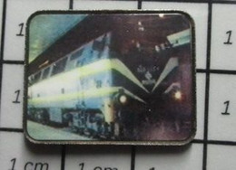 313i Pin's Pins / Beau Et Rare / TRANSPORTS / LOCOMOTIVE A IDENTIFIER PHOTO COULEUR - Transports
