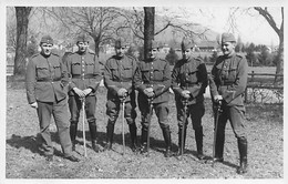 Carte-Photo Armée Suisse - Militaire - Schweizer Armee - Militaria Groupe De Soldats Avec  Sabres épées - Andere & Zonder Classificatie