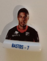 Fève Olympique Lyonnais OL Bastos N°7 Sport サッカー Football 足球 Calcio Soccer 축구 Joueur プレーヤー Player 玩家 En TB.Etat - Sport