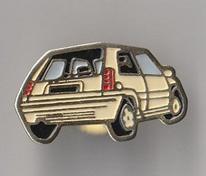 PIN'S THEME   AUTOMOBILE  RENAULT  R 5 TL  COULEUR  BLANC  CREME - Renault