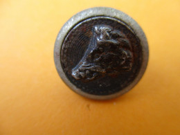 Delcampe - Bouton Ancien De Garde-Chasse / Tête De SANGLIER/ **16** Paris / Début XXéme                                  BOUT175 - Botones