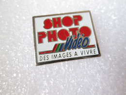 PIN'S     SHOP  PHOTO   VIDEO   DES IMAGES A VIVRE - Photographie