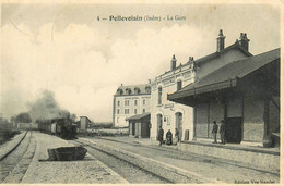 Pellevoisin * La Gare * Arrivée Train Locomotive Machine * Ligne Chemin De Fer Indre * Villageois - Autres & Non Classés