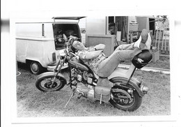 Photo Coluche Sur Harley Davison, Les Années 80      Voir Description - Famous People