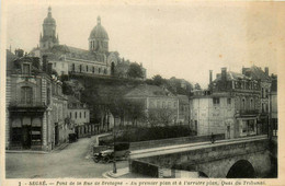 Segré * Le Pont De La Rue De Bretagne * Le Quai Du Tribunal * Automobile Voiture Ancienne - Segre