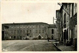 Monistrol Sur Loire * La Place Du Collège * La Fontaine - Monistrol Sur Loire